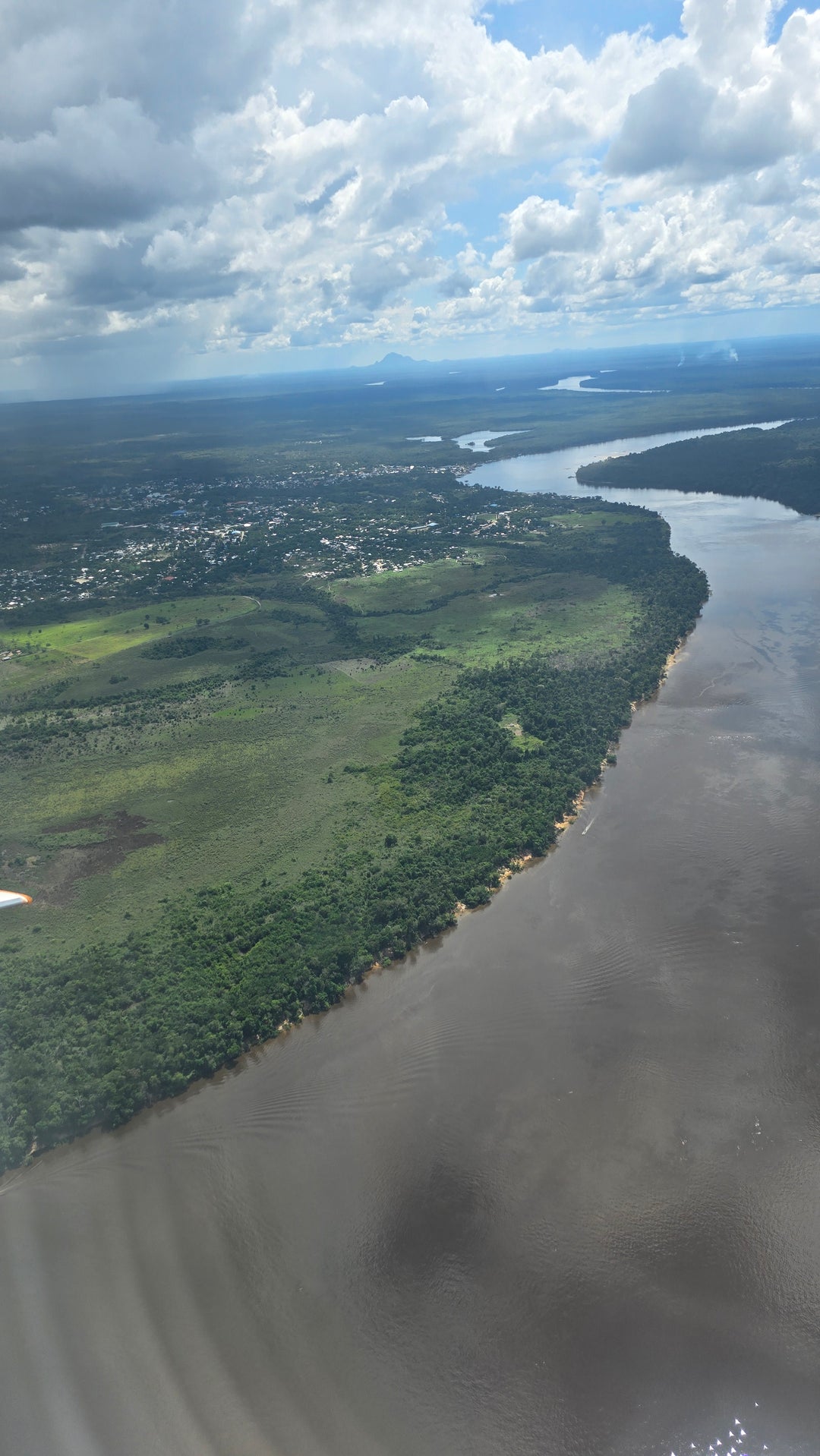 Pasadía a Mavicure desde Inírida – Transporte fluvial, almuerzo y ascenso a los Cerros (  Tour programado)