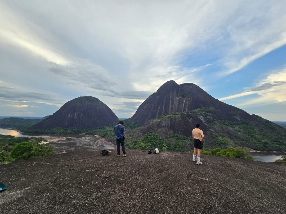 Cerros de Mavecure: Guía Completa para Visitar el Destino Más Impresionante de la Amazonía Colombiana (2026)