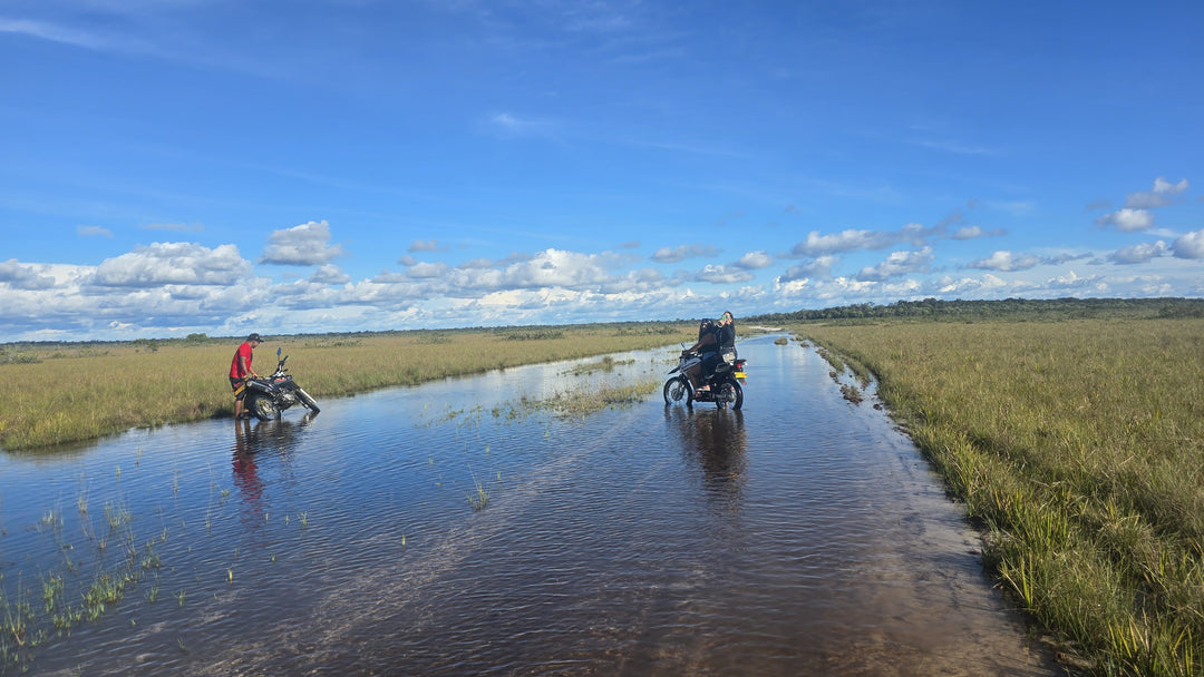 Pasadía en Moto – Sabanas de Inírida (Fecha Abierta) / One-Day Motorbike Adventure – Inírida Savannas (Flexible Date)