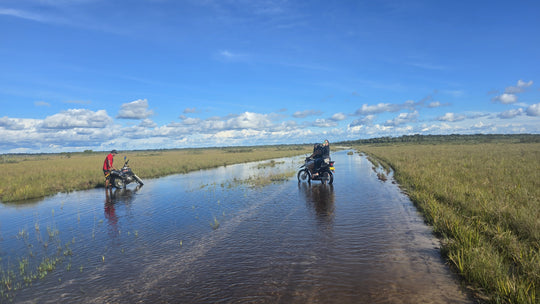 Pasadía en Moto – Sabanas de Inírida (Fecha Abierta) / One-Day Motorbike Adventure – Inírida Savannas (Flexible Date)