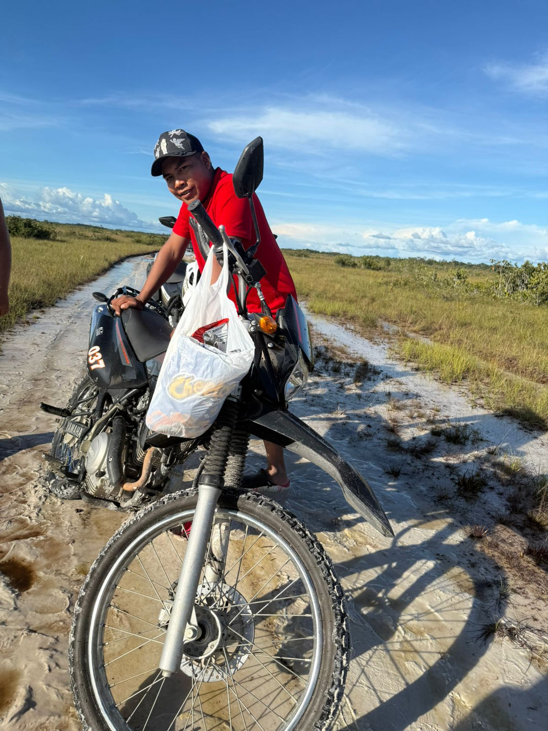 Pasadía en Moto – Sabanas de Inírida (Fecha Abierta) / One-Day Motorbike Adventure – Inírida Savannas (Flexible Date)