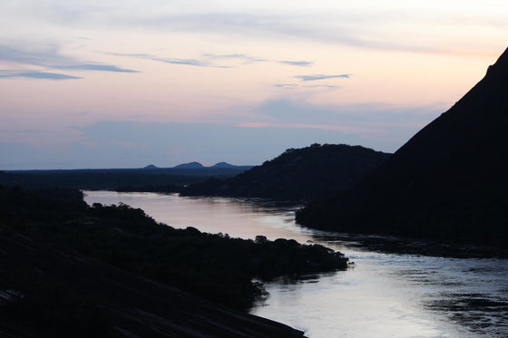 Pasadía privado a Mavicure desde Inírida – Transporte fluvial, almuerzo y ascenso a los Cerros ( Tour privado)