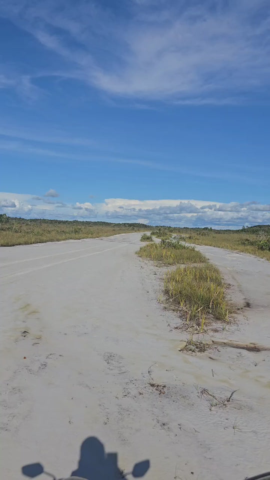 Pasadía en Moto – Sabanas de Inírida (Fecha Abierta) / One-Day Motorbike Adventure – Inírida Savannas (Flexible Date)