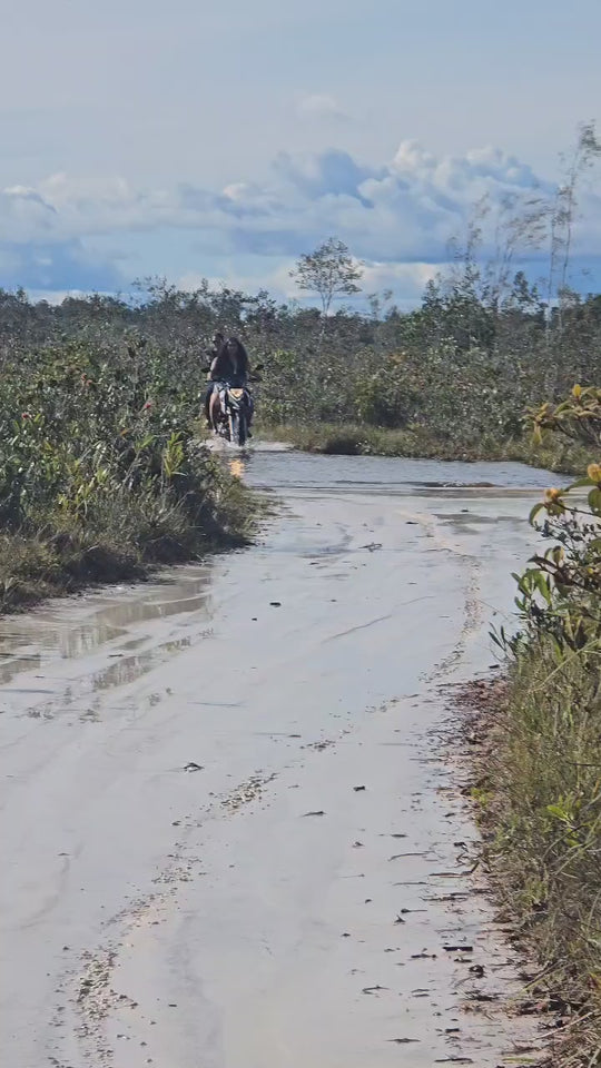 Pasadía en Moto – Sabanas de Inírida (Fecha Abierta) / One-Day Motorbike Adventure – Inírida Savannas (Flexible Date)