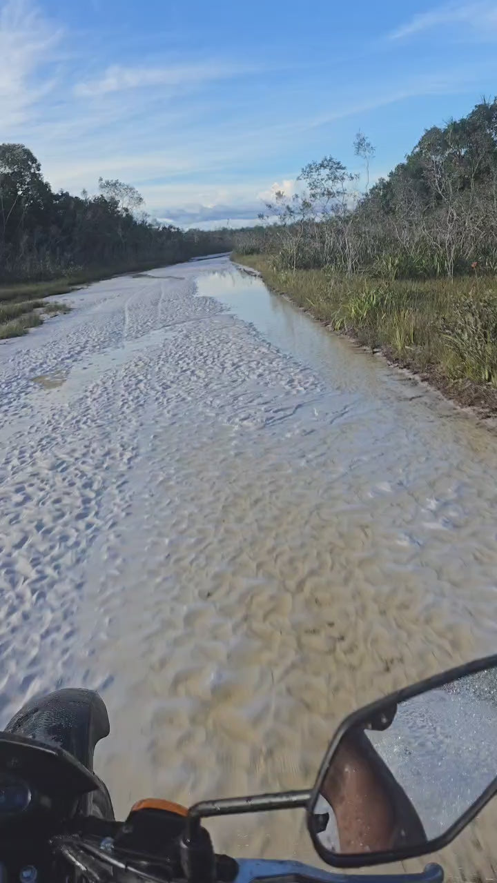 Pasadía en Moto – Sabanas de Inírida (Fecha Abierta) / One-Day Motorbike Adventure – Inírida Savannas (Flexible Date)
