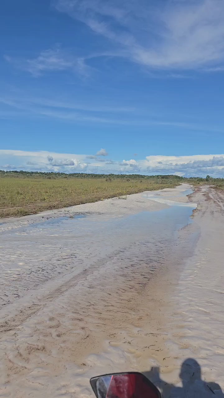 Pasadía en Moto – Sabanas de Inírida (Fecha Abierta) / One-Day Motorbike Adventure – Inírida Savannas (Flexible Date)