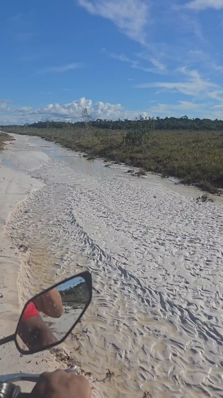 Pasadía en Moto – Sabanas de Inírida (Fecha Abierta) / One-Day Motorbike Adventure – Inírida Savannas (Flexible Date)