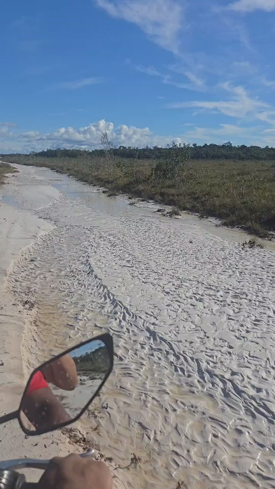 Pasadía en Moto – Sabanas de Inírida (Fecha Abierta) / One-Day Motorbike Adventure – Inírida Savannas (Flexible Date)