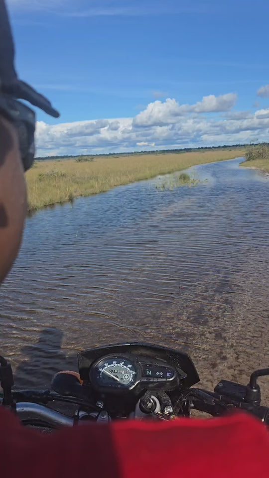 Pasadía en Moto – Sabanas de Inírida (Fecha Abierta) / One-Day Motorbike Adventure – Inírida Savannas (Flexible Date)